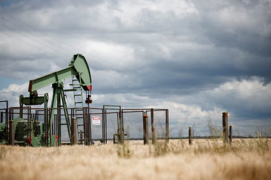 Dầu tăng 1% khi giá giảm thúc đẩy hoạt động mua vào; lo ngại về tình trạng cung vượt cầu