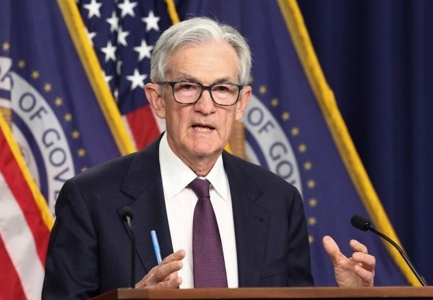 Fed Giữ Nguyên Lãi Suất 4,25%–4,5% Trong Bối Cảnh Gia Tăng Bất Định Kinh Tế
