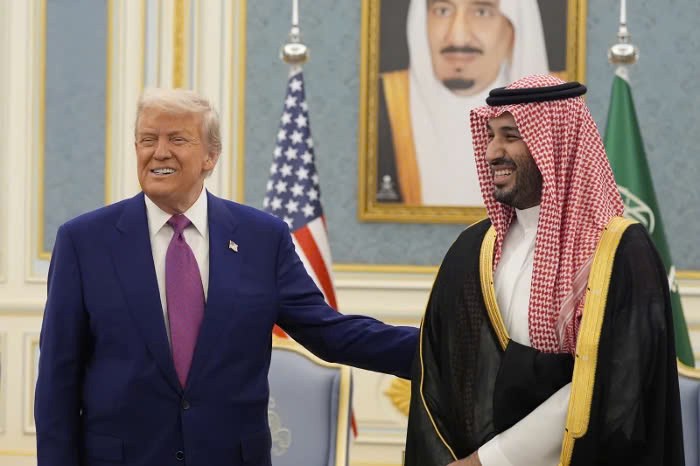Mỹ – Saudi ký siêu hợp đồng quốc phòng 142 tỷ USD: Trump tung “cú chào sân” tỷ đô tái định hình Trung Đông!