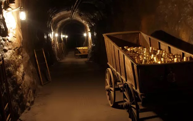 Kim loại quý: Xu hướng tăng thận trọng trong bối cảnh áp lực chốt lời và DXY hồi phục