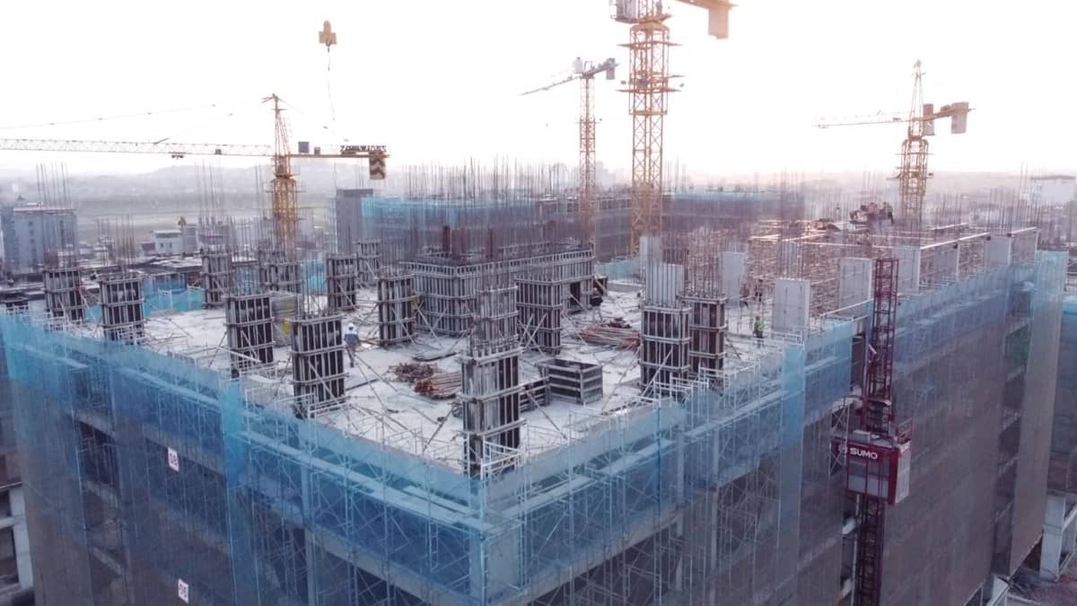Giá vật liệu tăng vọt, thách thức lớn cho nhà thầu và thị trường bất động sản