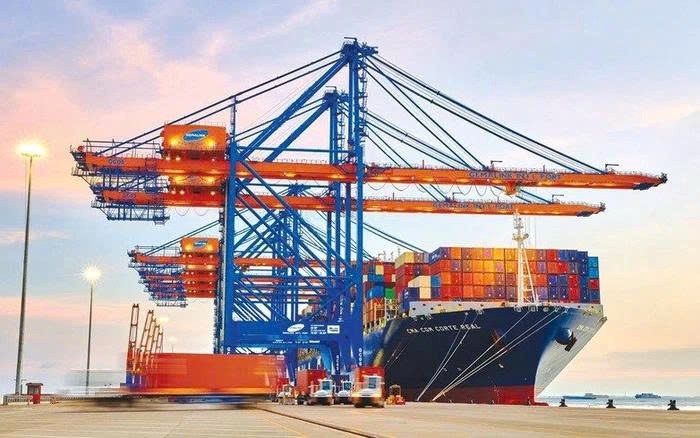 Đề xuất tăng phí xử lý tại cảng biển nước sâu Việt Nam: Ai hưởng lợi?