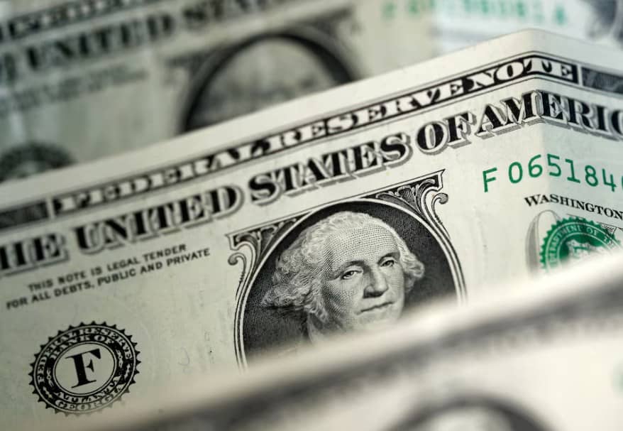 Đồng đô la chuẩn bị giảm tháng thứ năm liên tiếp do bất ổn về thương mại và tài chính