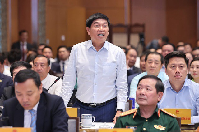 Tỷ Phú Trần Đình Long: “Muốn Làm Nhanh Gọi Nước Ngoài, Muốn Giữ Ngành Ta – Phải Ưu Tiên Nội Địa"