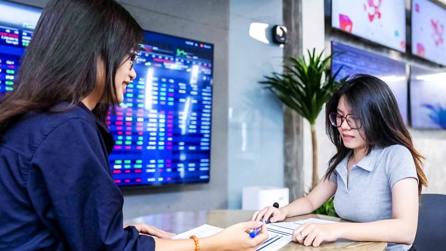 Nâng hạng thị trường chứng khoán Việt Nam: Cơ hội vàng, phép thử lớn