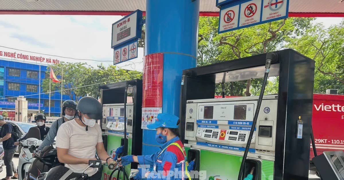 Đề xuất bắt buộc dùng xăng E10 từ 1/1/2026: Có nóng vội?