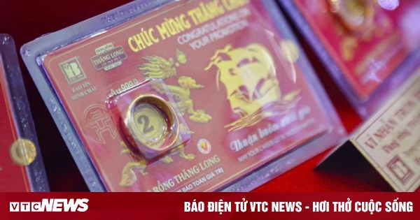Vì sao giá vàng nhẫn giảm chậm hơn vàng miếng?
