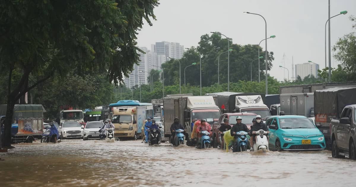 Cấp bách giải bài toán ‘cứ mưa là thành phố ngập sâu, tê liệt’