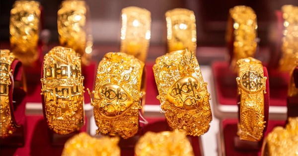 Cơn sốt vàng ở Trung Quốc: Khi đồng tiền mất giá xuống thấp nhất 2 năm và tâm lý tích trữ lên ngôi