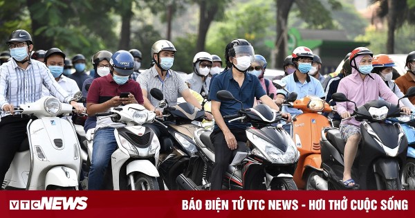 Hà Nội, TP.HCM sớm công khai lộ trình chuyển đổi xe xanh, di dời nhà máy ô nhiễm