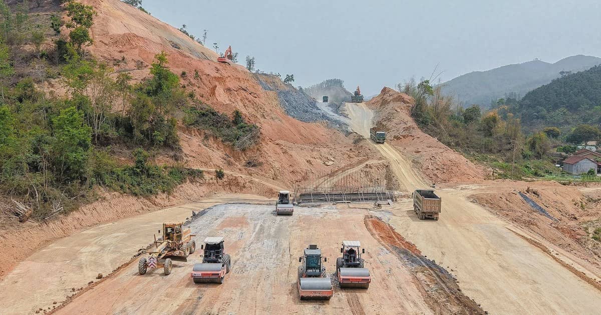 Sốt ruột giải ngân đầu tư công: Hết thời tiền đâu, vậy đầu tiên là gì?