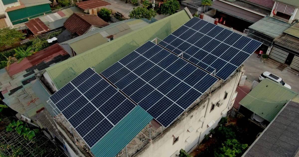 Dân lắp điện mặt trời không đấu nối lưới EVN, sao lại cho là mất an toàn?