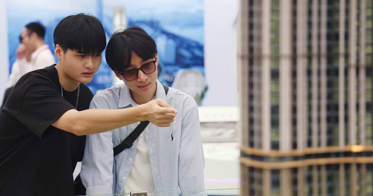 Dòng tiền rộng đường chảy vào nhà đất
