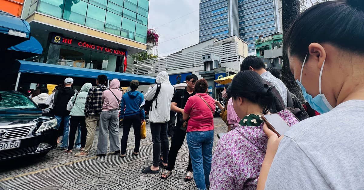 'Thấy người ta mua vàng, mình cũng mua': Nếu không tính kỹ, dễ vướng nợ nần