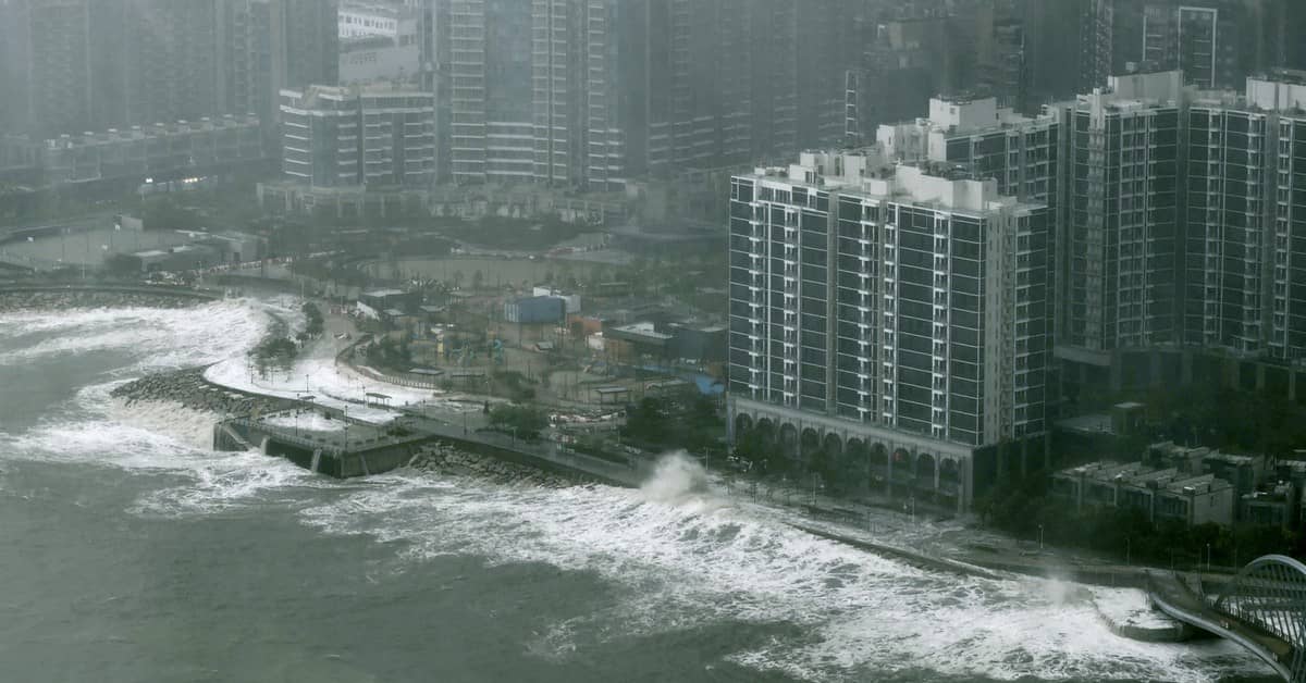 Siêu bão Ragasa càn quét Trung Quốc với sức gió 212km/h