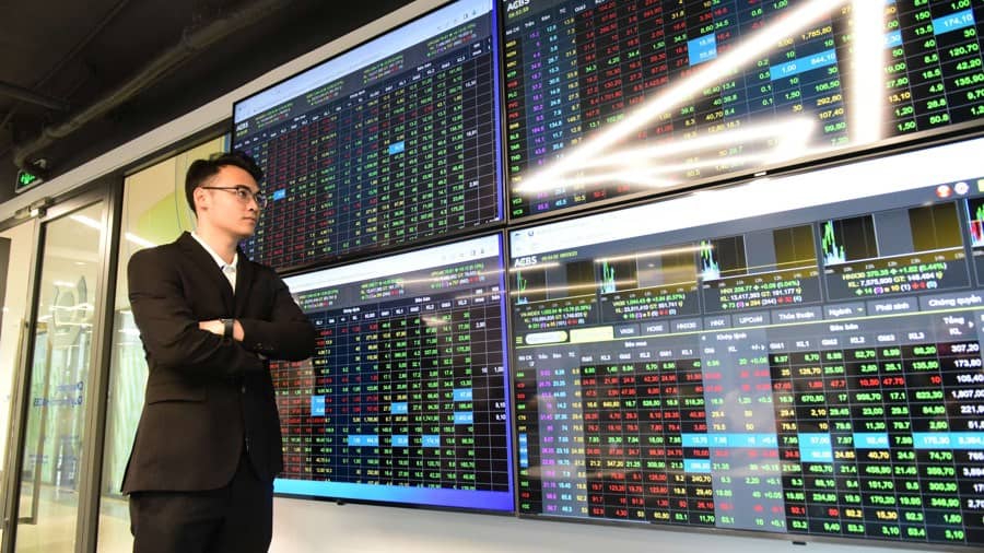 Dòng tiền co hẹp, VN-Index giằng co chờ cú hích mới
