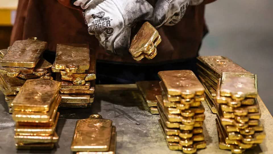 Vàng chưa hạ nhiệt: Ba động lực giữ giá ở đỉnh kỷ lục