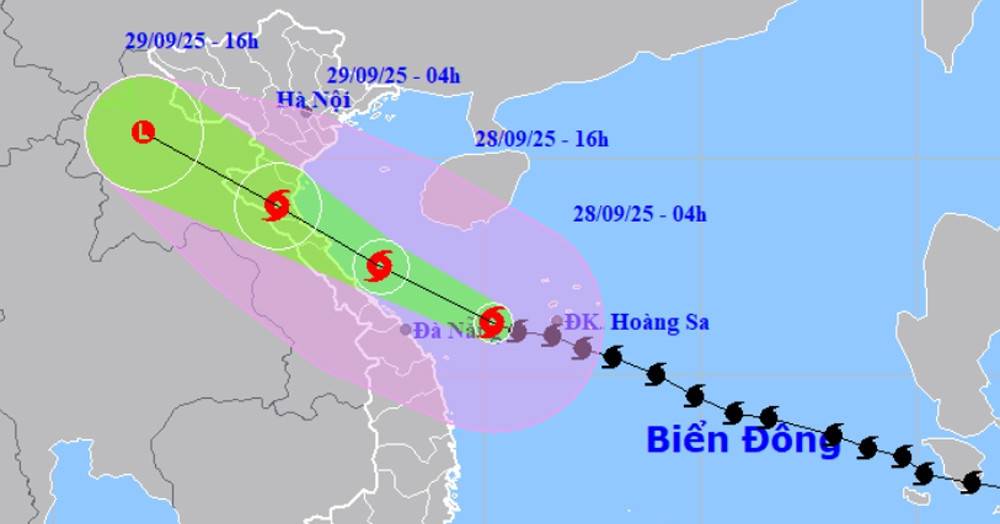 Thủ tướng: Thành lập Ban chỉ đạo tiền phương tại các tỉnh có tâm bão số 10 đi qua