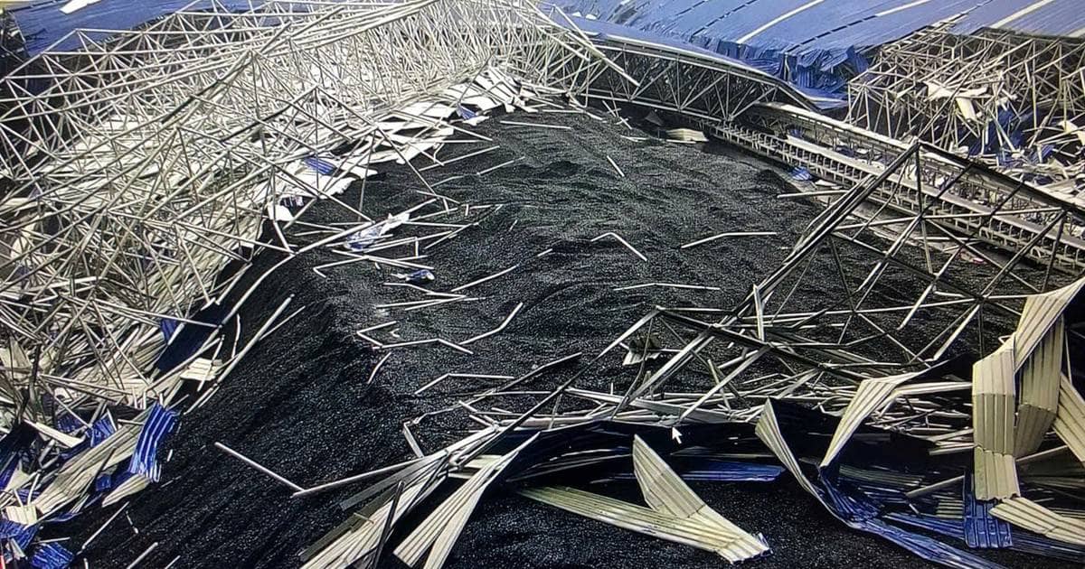 Bão số 10: Kho than Nhà máy Nhiệt điện Vũng Áng 2 đổ sập, nhiều nhà dân tốc mái