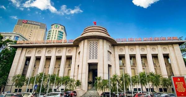 Lãi suất VND liên ngân hàng vọt lên, NHNN bơm ròng thanh khoản hỗ trợ hệ thống