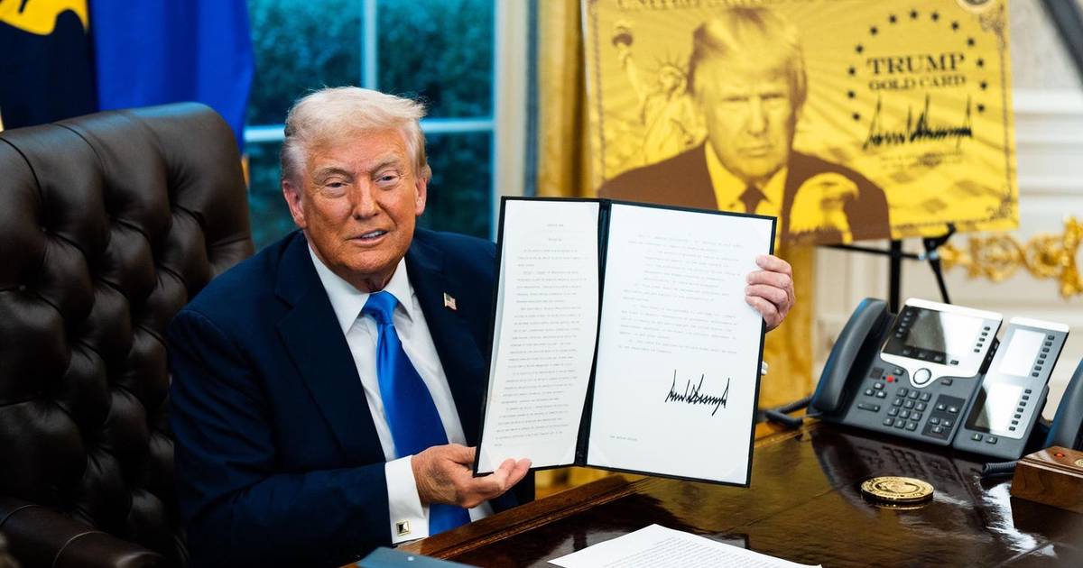 Ông Trump giảm giá ‘thẻ vàng’ còn 1 triệu USD, nhà giàu châu Á đua nhau mua