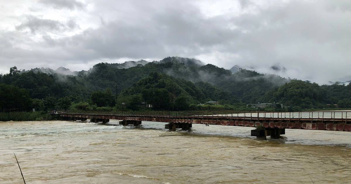 Thủy điện Trung Quốc, Việt Nam xả lũ, nước lũ nhiều sông dự báo lên mức 'cực kỳ nguy hiểm'