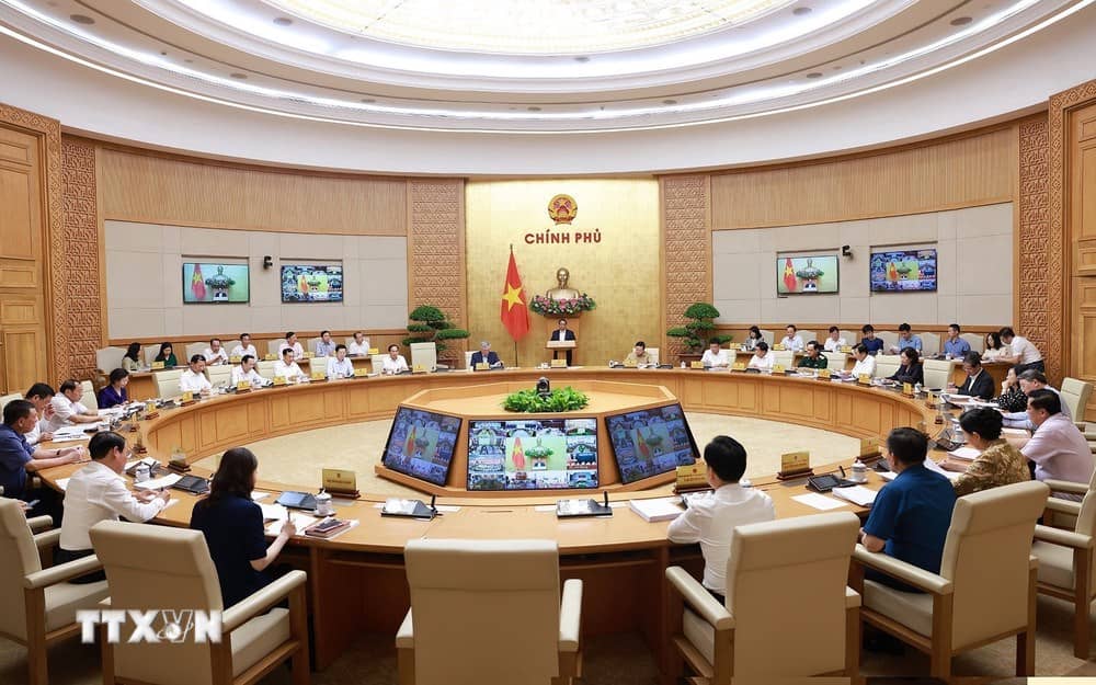 Việt Nam Tăng Tốc Nửa Đầu Năm 2025: Chính Phủ Quyết Tâm Đạt Mục Tiêu 8% Giữa Biến Động Toàn Cầu