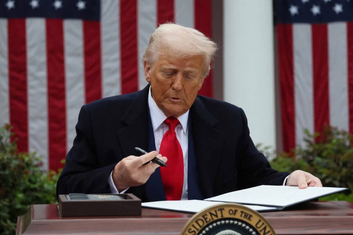 Đồng tăng vọt khi Trump đề xuất áp thuế 50% đối với hàng nhập khẩu