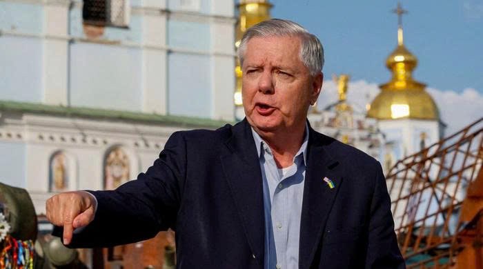 Mỹ dọa tung “quả bom thuế 500%” nhắm vào dầu khí Nga, Moscow giận dữ tố Washington “hai mặt”