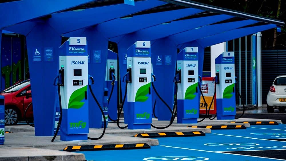 Hà Nội đẩy mạnh lộ trình “cấm xe xăng”: Ai sẽ là người thắng lớn trên thị trường chứng khoán?