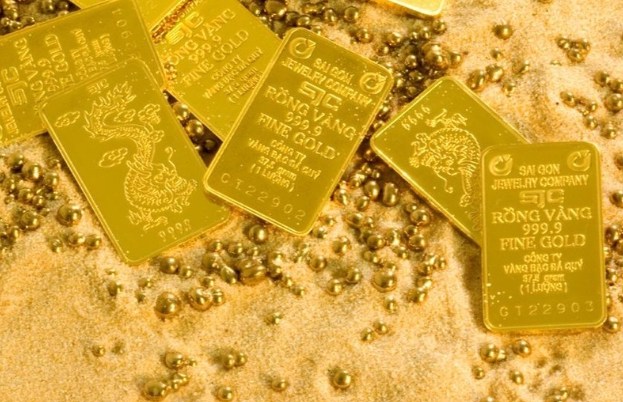 Giá vàng miếng SJC chạm mốc 121,5 triệu đồng/lượng – USD suy yếu và lo ngại thương mại tiếp tục “đốt nóng” thị trường