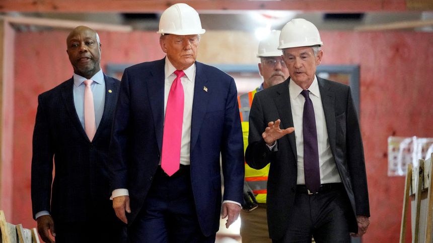 Tổng thống Trump thị sát Fed, thẳng tay chỉ trích chi phí và chính sách lãi suất