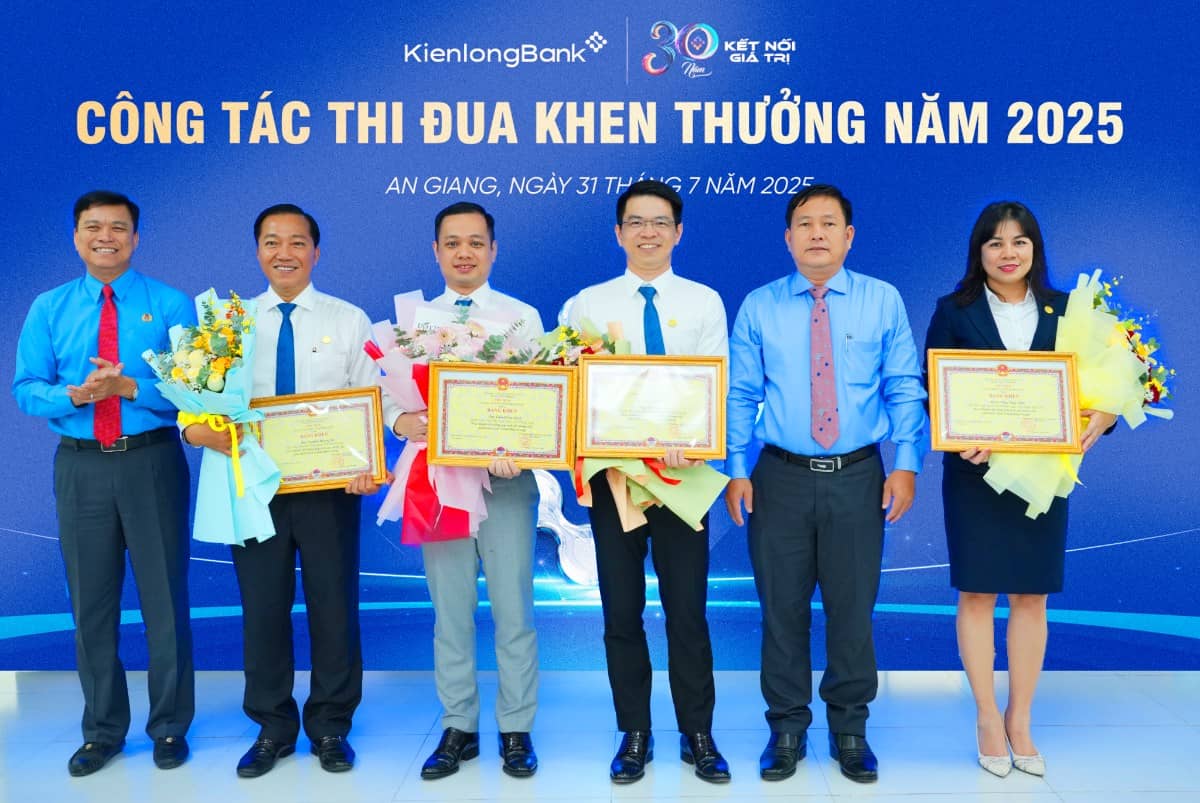 KienlongBank vinh dự nhận Bằng khen của Chủ tịch UBND tỉnh An Giang. Ngày 31/07, Ngân hàng TMCP Kiên  ...