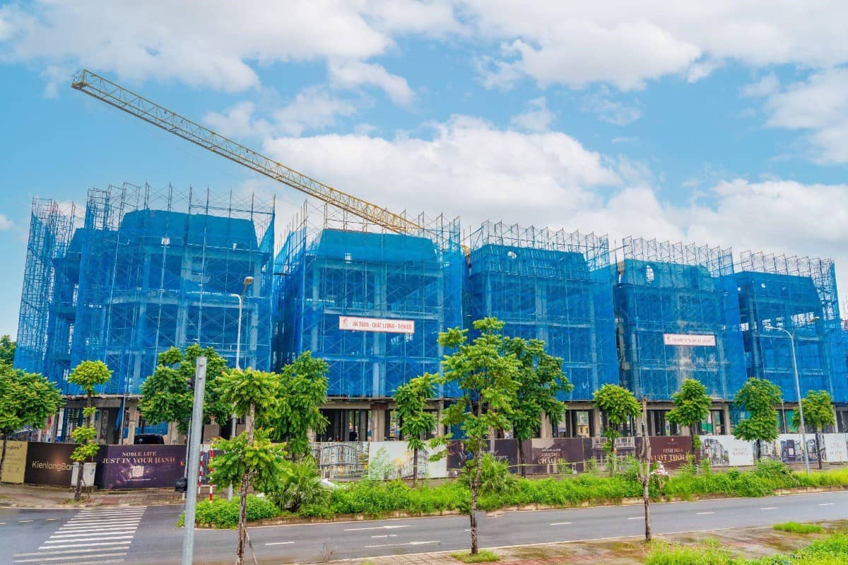 Cập nhật tiến độ xây dựng các dự án trọng điểm trong dòng thấp tầng Noble Palace của Sunshine Group.  ...