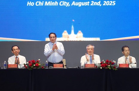 Thủ tướng Phạm Minh Chính bàn hoạch định tương lai – đòn bẩy thị trường hàng hóa. Trong hội nghị quán  ...