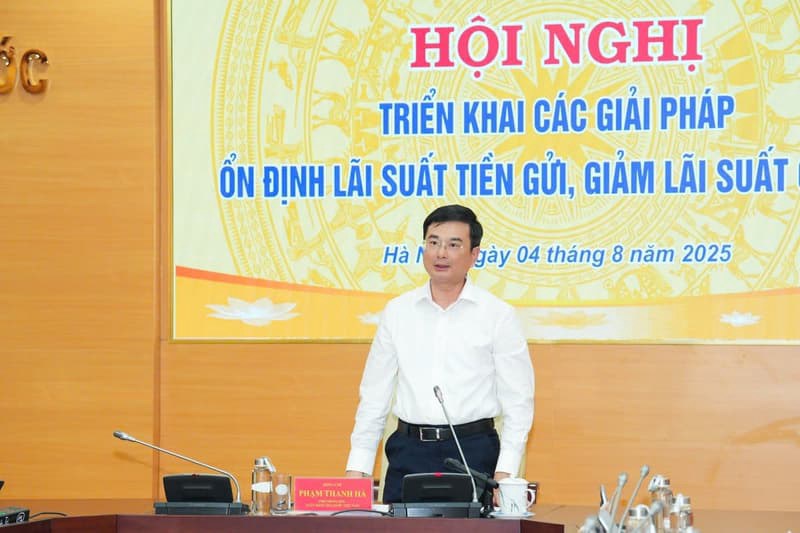 Lãi suất giảm sâu: Cơ hội vàng cho cổ phiếu ngân hàng và bất động sản