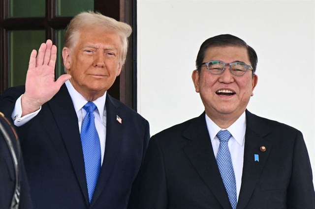 Tổng thống Trump chính thức đặt bút ký thỏa thuận thương mại với nền kinh tế lớn thứ 4 thế giới, chốt mức thuế 15%