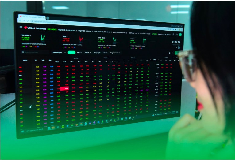 Từ cây đàn đến sàn chứng khoán: Hành trình khác biệt của nữ chứng khoán VPBankS