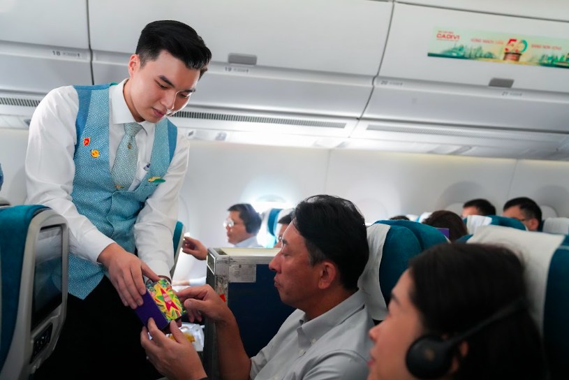 Vietnam Airlines phục vụ miễn phí bánh trung thu trên chuyến bay nội địa