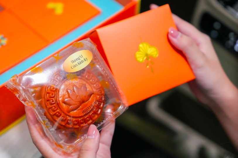 Vietnam Airlines phục vụ miễn phí bánh trung thu trên chuyến bay nội địa