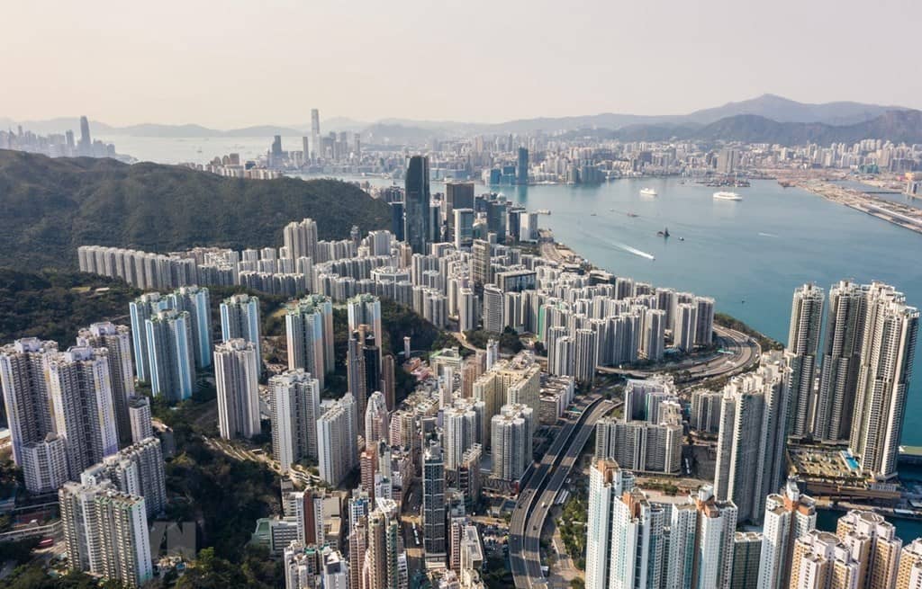 Hong Kong cắt giảm lãi suất cơ bản lần đầu năm 2025, theo sát động thái của Fed