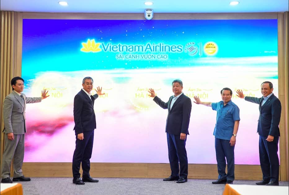 “Chạm thu Hà Nội” - Hành trình cảm xúc cùng Vietnam Airlines