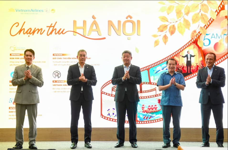 “Chạm thu Hà Nội” - Hành trình cảm xúc cùng Vietnam Airlines