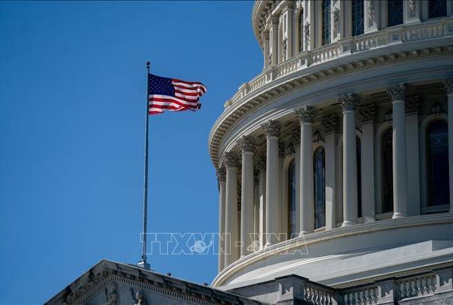 🌎 Thị trường toàn cầu: Cổ phiếu tăng, USD suy yếu, vàng lập kỷ lục mới trong lo ngại chính phủ Mỹ đóng  ...