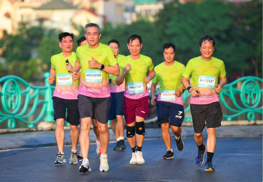 Gần 2.000 vận động viên tranh tài tại giải chạy “Run for Love” của Vietnam Airlines