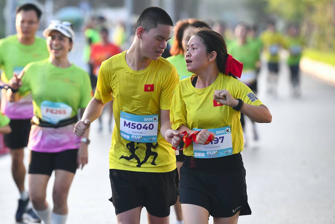 Gần 2.000 vận động viên tranh tài tại giải chạy “Run for Love” của Vietnam Airlines