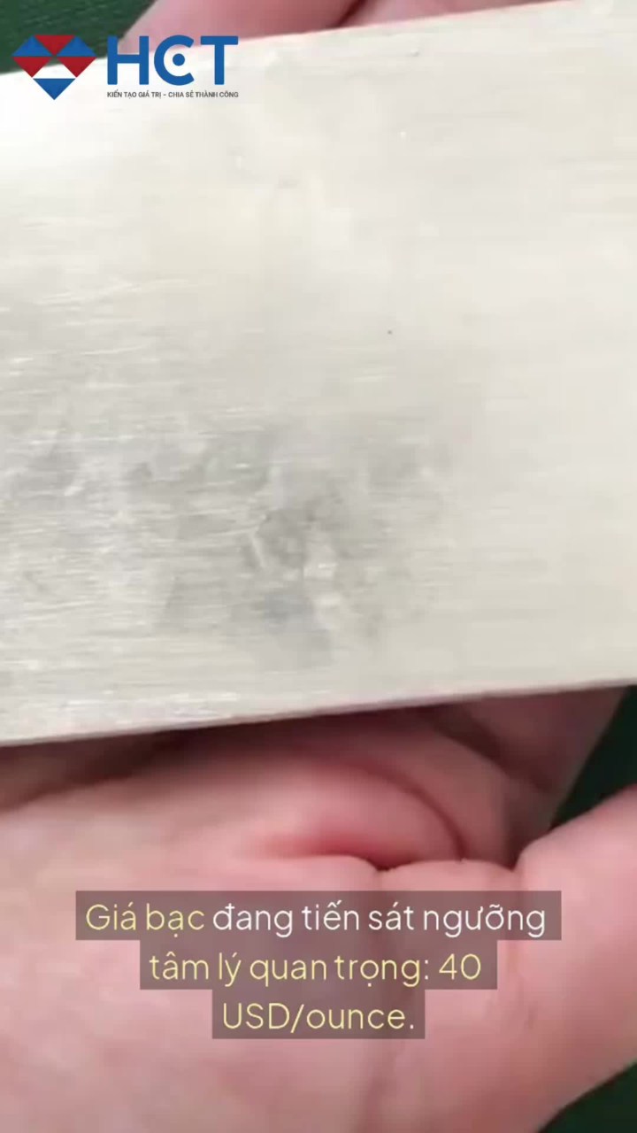 Bạc áp sát 40 USD
