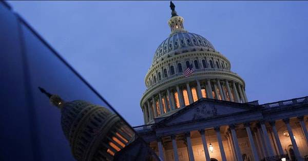 Chính phủ Mỹ có thể phải đóng cửa vào 11h trưa nay: 750.000 công chức mất việc tạm thời, thiệt hại 400 triệu USD/ngày