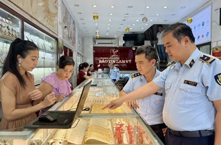 Việc mua bán vàng sẽ có những quy định mới, giao dịch từ 20 triệu sẽ bằng hình thức này, người dân cần lưu ý