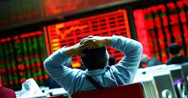 Hơn 15 triệu cổ phiếu bất ngờ "nhận án" ngừng giao dịch, thị giá lập tức giảm sàn sau 3 phiên kịch trần liên tiếp